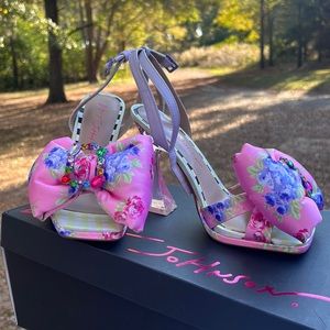 Size 6 Betsey Johnson heels